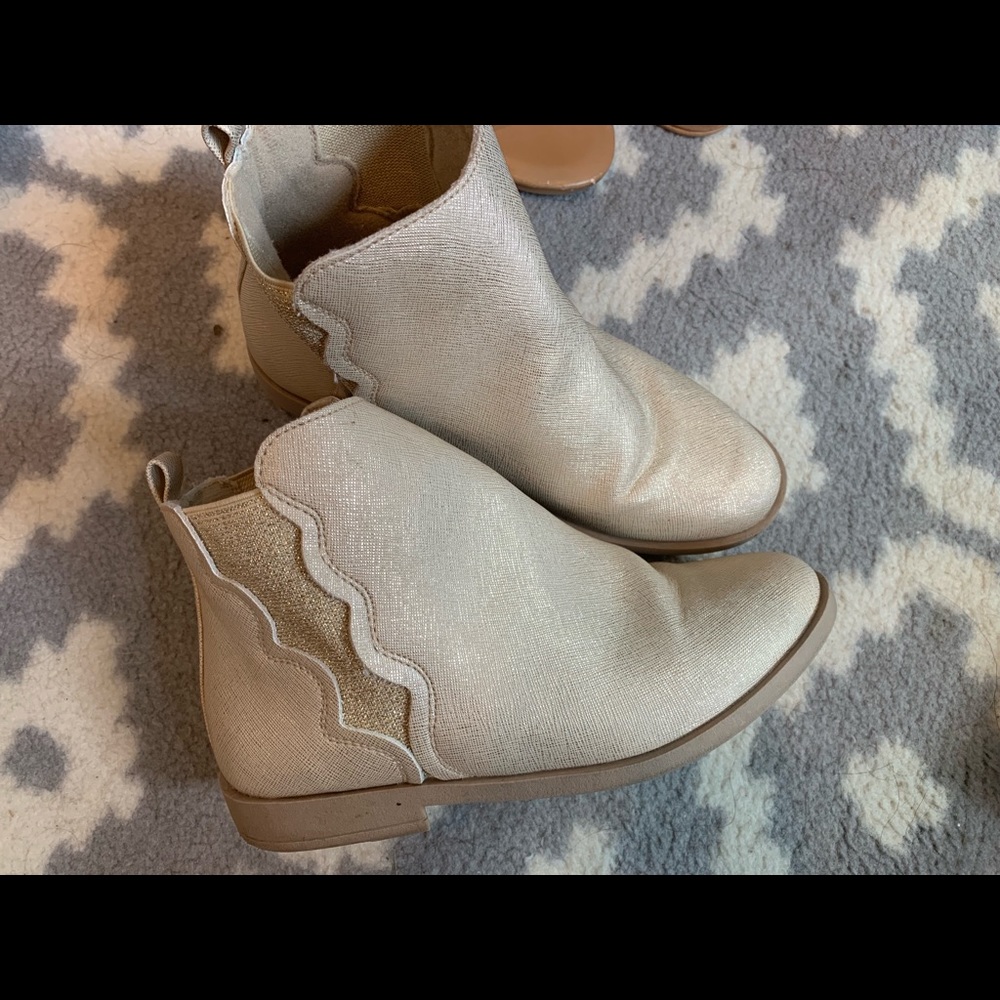Crazy 8 gold boots size 3